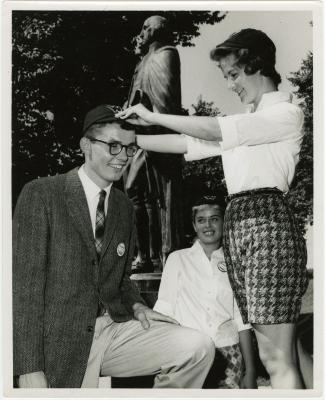 Student crowned with Washington College hat