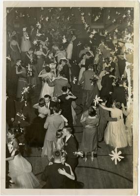 Students dancing at Homecoming