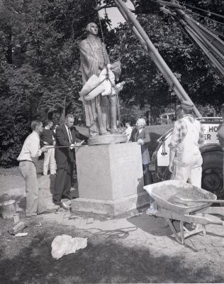 George Washington statue construction